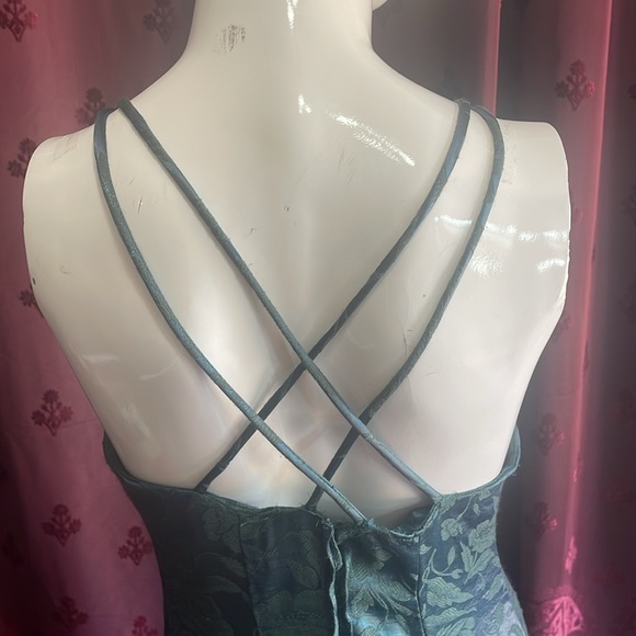 Vintage Forest Green Crossback Embossed Floral Fairy Slip Dress Size Seven - Picture 4 of 10